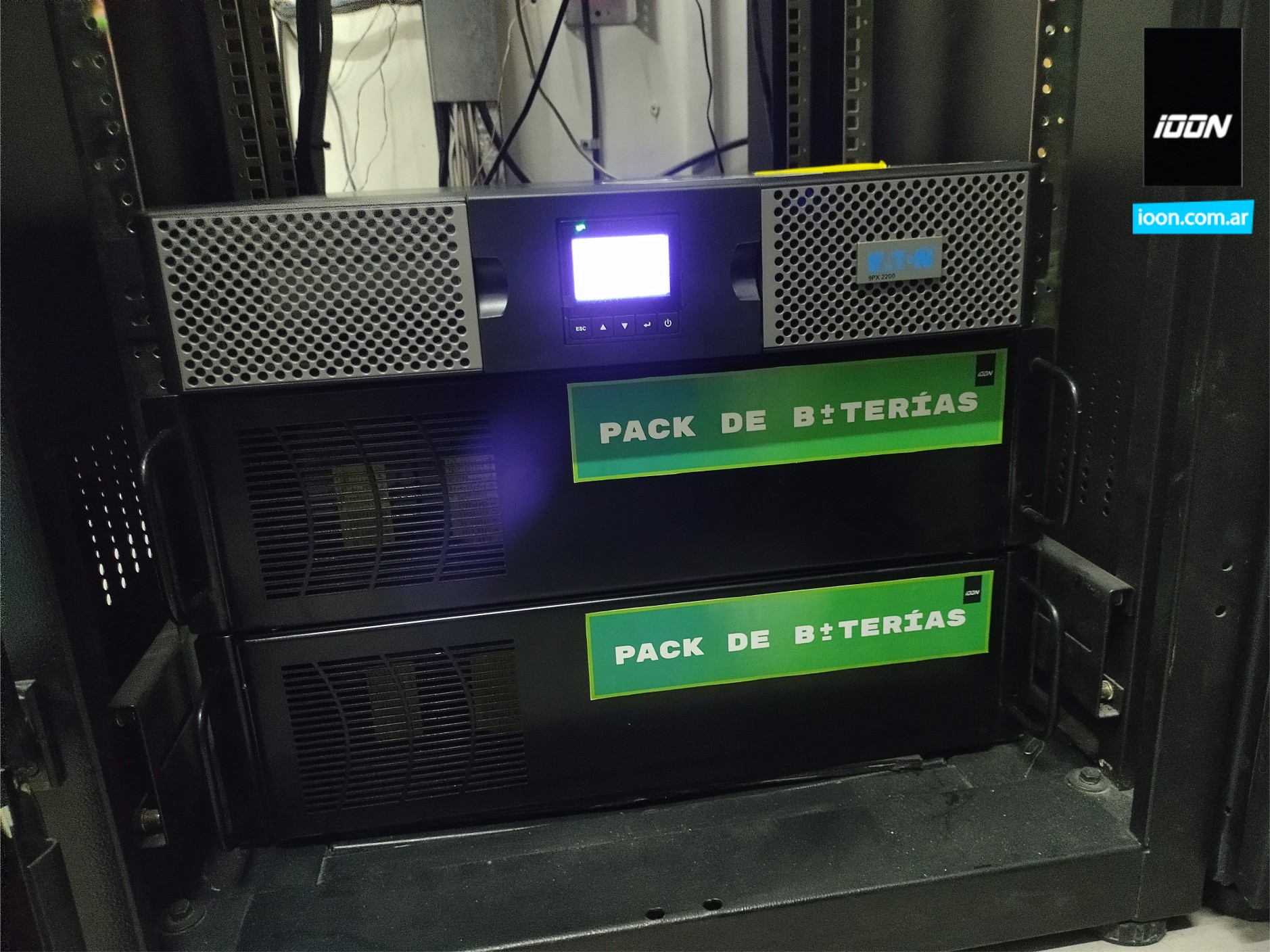 pack de baterias generico instalado en UPS Eaton